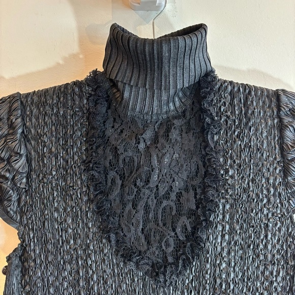 DRESS Sz M Turtle Neck Popcorn Style Little Black Dress Lined Lace - Picture 2 of 11